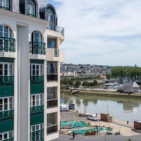 Sowell Hotels Le Beach Трувиль-сюр-Мер Экстерьер фото